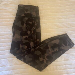 Athleta Black Camouflage Lightning 7/8 Leggings Size Medium